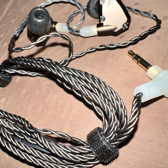 Holocene

CAMPFIRE AUDIO
Brown Holocene Earphones - Picture 4 of 11